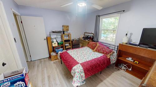521 26Th Avenue, Cranbrook, BC - Indoor Photo Showing Bedroom