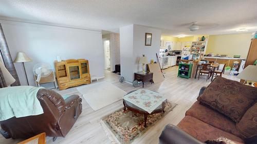 521 26Th Avenue, Cranbrook, BC - Indoor Photo Showing Living Room