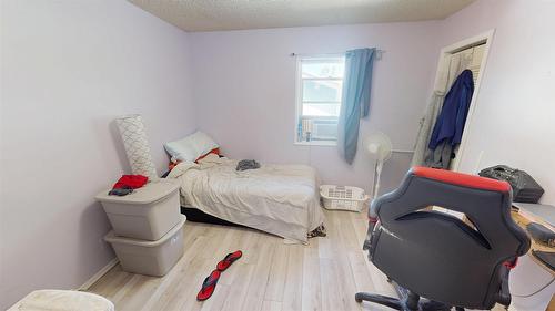 521 26Th Avenue, Cranbrook, BC - Indoor Photo Showing Bedroom