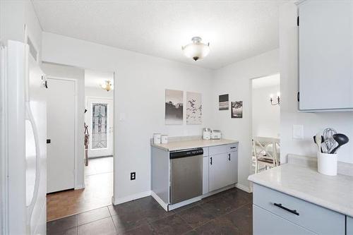 151 Dorge Dr, Winnipeg, MB - Indoor Photo Showing Kitchen