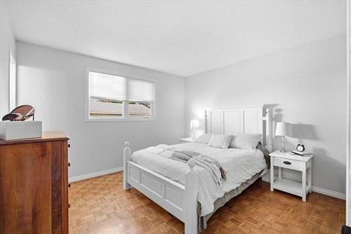 151 Dorge Dr, Winnipeg, MB - Indoor Photo Showing Bedroom