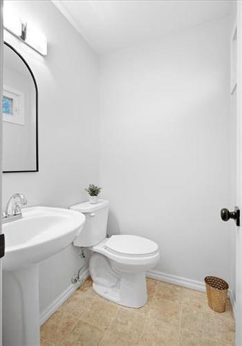 151 Dorge Dr, Winnipeg, MB - Indoor Photo Showing Bathroom