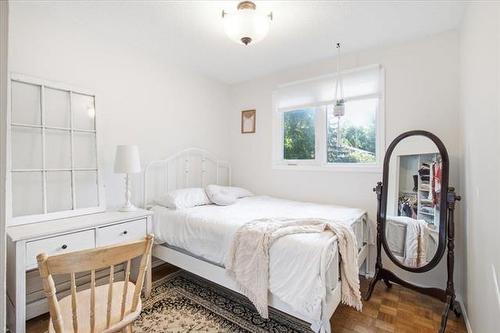 151 Dorge Dr, Winnipeg, MB - Indoor Photo Showing Bedroom