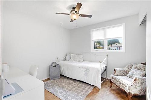 151 Dorge Dr, Winnipeg, MB - Indoor Photo Showing Bedroom
