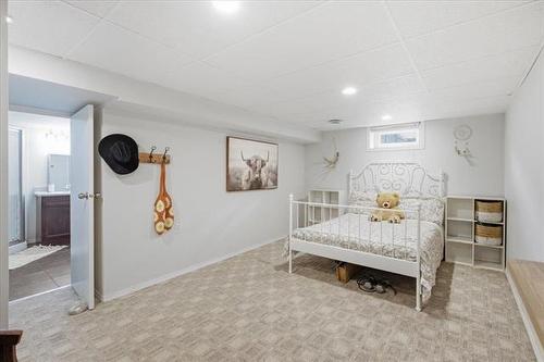 151 Dorge Dr, Winnipeg, MB - Indoor Photo Showing Bedroom