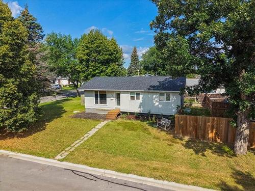 151 Dorge Dr, Winnipeg, MB - Outdoor