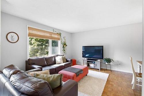 151 Dorge Dr, Winnipeg, MB - Indoor Photo Showing Living Room