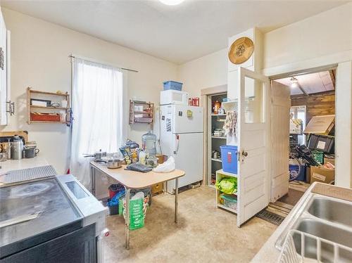 264 Union Ave, Winnipeg, MB - Indoor Photo Showing Kitchen With Double Sink
