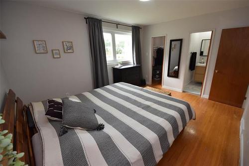 73 Holt Dr, Winnipeg, MB - Indoor Photo Showing Bedroom