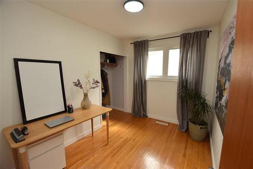 73 Holt Dr, Winnipeg, MB - Indoor Photo Showing Other Room