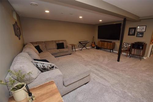 73 Holt Dr, Winnipeg, MB - Indoor