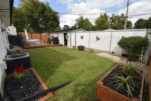 73 Holt Dr, Winnipeg, MB - Outdoor