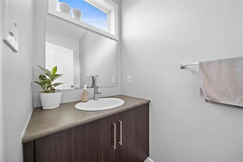 47 Highwater Path, Winnipeg, MB - Indoor Photo Showing Bathroom