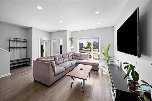 47 Highwater Path, Winnipeg, MB - Indoor Photo Showing Living Room