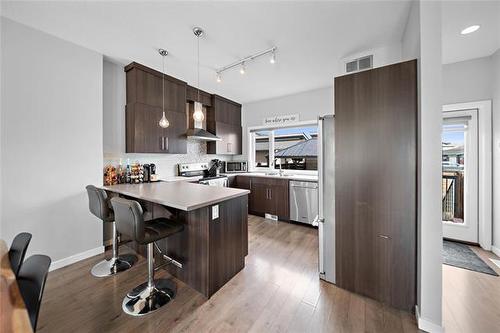 47 Highwater Path, Winnipeg, MB - Indoor Photo Showing Kitchen