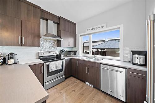 47 Highwater Path, Winnipeg, MB - Indoor Photo Showing Kitchen With Upgraded Kitchen