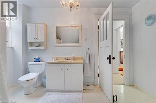 67 Queen Street W, Cambridge, ON - Indoor Photo Showing Bathroom