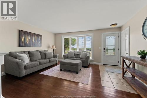 561 County Rd 2, Lakeshore, ON - Indoor Photo Showing Living Room