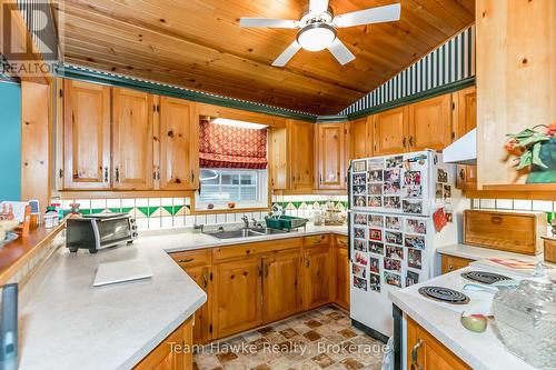 20 Scott Lane, Tiny, ON - Indoor Photo Showing Kitchen With Double Sink