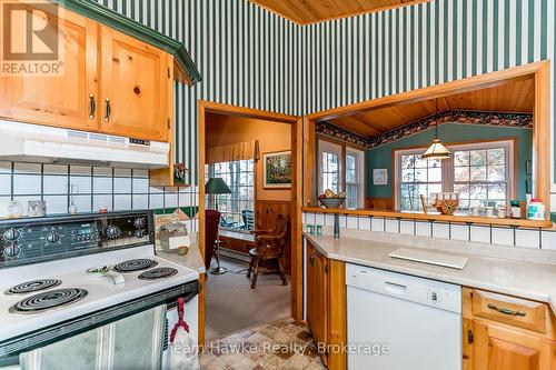 20 Scott Lane, Tiny, ON - Indoor Photo Showing Kitchen