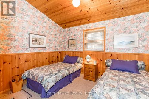 20 Scott Lane, Tiny, ON - Indoor Photo Showing Bedroom