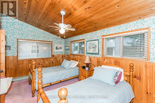 20 Scott Lane, Tiny, ON - Indoor Photo Showing Bedroom