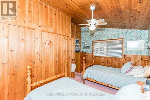 20 Scott Lane, Tiny, ON - Indoor Photo Showing Bedroom