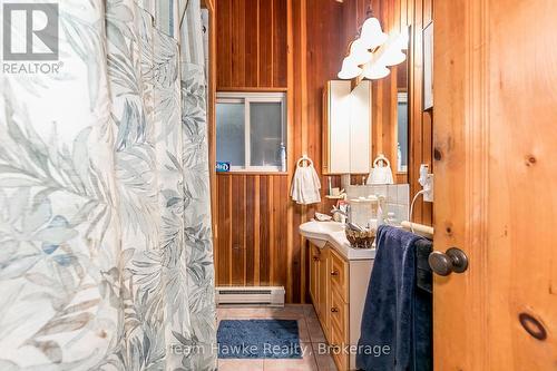 20 Scott Lane, Tiny, ON - Indoor Photo Showing Bathroom