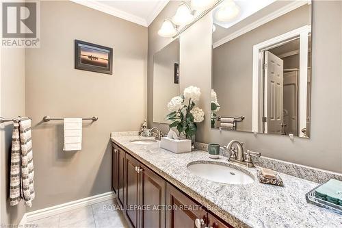 19 Oakley Road, Brantford, ON - Indoor Photo Showing Bathroom