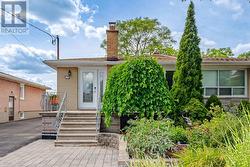 4 CAMEO CRESCENT Toronto, ON M6N 2K5