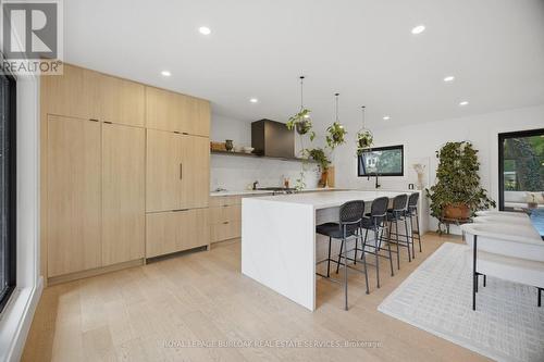 5216 Alton Road, Burlington, ON - Indoor Photo Showing Kitchen With Upgraded Kitchen