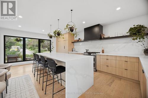 5216 Alton Road, Burlington, ON - Indoor Photo Showing Kitchen With Upgraded Kitchen