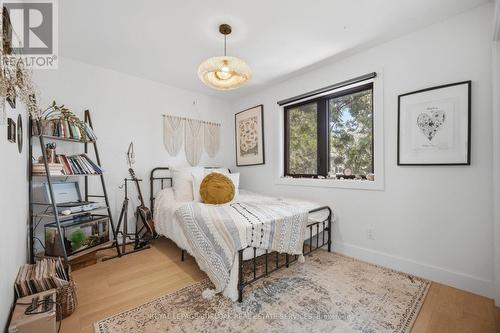 5216 Alton Road, Burlington, ON - Indoor Photo Showing Bedroom
