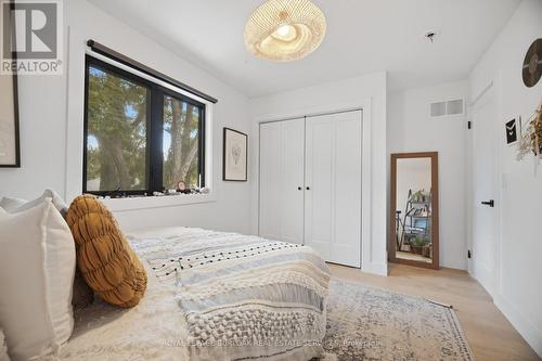 5216 Alton Road, Burlington, ON - Indoor Photo Showing Bedroom