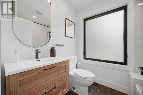 5216 Alton Road, Burlington, ON - Indoor Photo Showing Bathroom