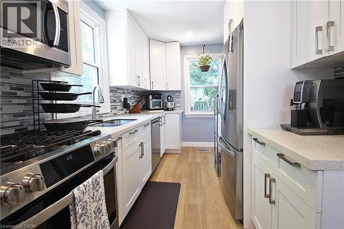 7 Lampton Place, Hamilton, ON - Indoor Photo Showing Kitchen With Stainless Steel Kitchen With Double Sink