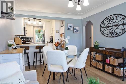 7 Lampton Place, Hamilton, ON - Indoor Photo Showing Dining Room