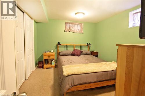 7 Lampton Place, Hamilton, ON - Indoor Photo Showing Bedroom