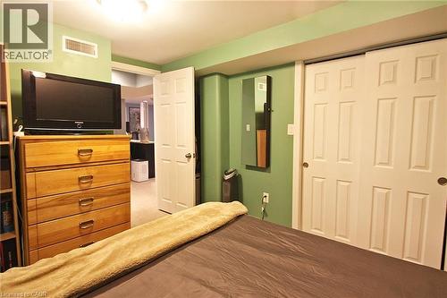 7 Lampton Place, Hamilton, ON - Indoor Photo Showing Bedroom