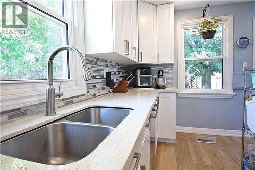 7 Lampton Place, Hamilton, ON - Indoor Photo Showing Kitchen With Double Sink