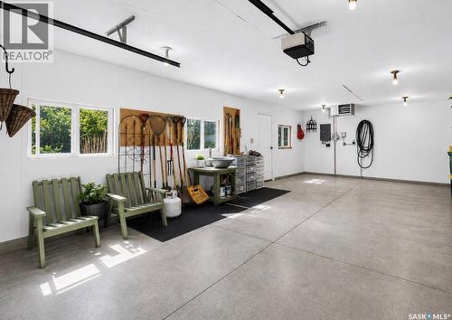 1415 Park Avenue, Saskatoon, SK - Indoor Photo Showing Garage