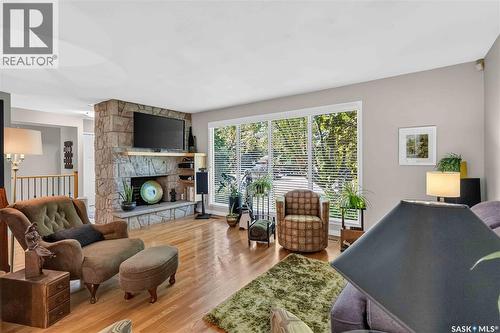 1415 Park Avenue, Saskatoon, SK - Indoor Photo Showing Living Room With Fireplace