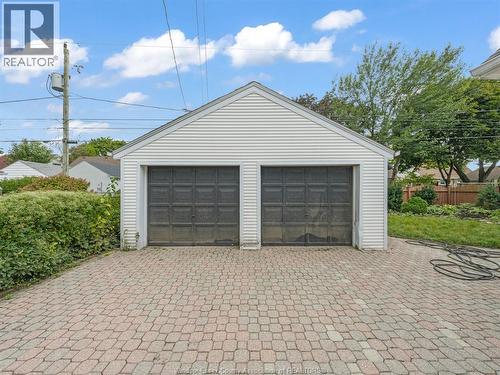 2584 Chilver, Windsor, ON - Outdoor