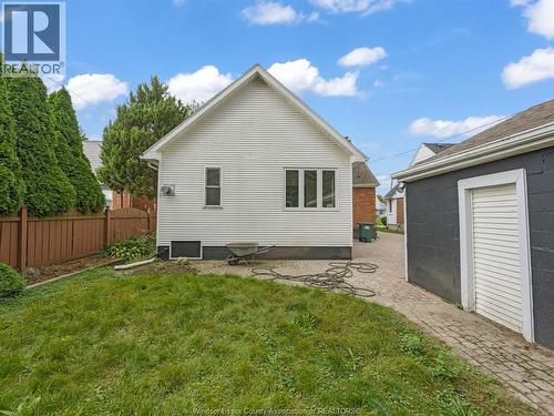 2584 Chilver, Windsor, ON - Outdoor