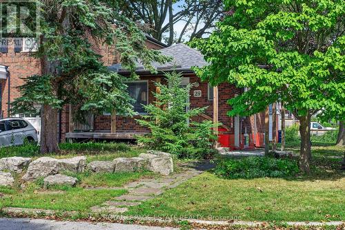 29 RED DEER AVENUE , Toronto, Ontario M1N 2Z1 3
