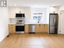 1 GS - 17 WHITE AVENUE  Toronto, ON M6N 1S7