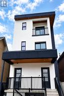 2 MF - 17 WHITE AVENUE  Toronto, ON M6N 1S7