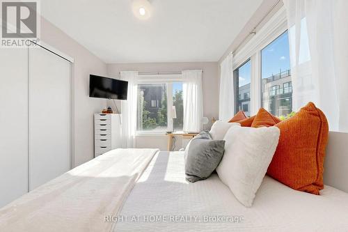 75 - 400 Alex Garner Circle, Aurora, ON - Indoor Photo Showing Bedroom