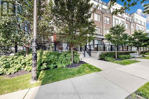 75 - 400 Alex Garner Circle, Aurora, ON - Outdoor