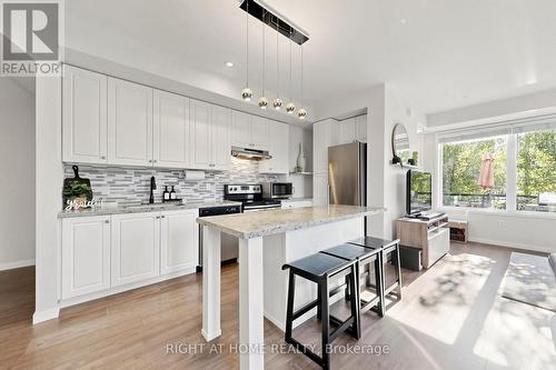 75 - 400 Alex Garner Circle, Aurora, ON - Indoor Photo Showing Kitchen With Upgraded Kitchen
